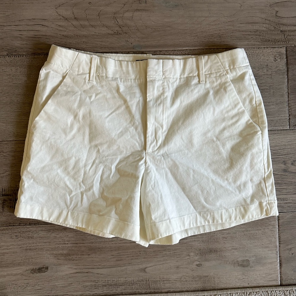 Banana Republic classic chino Bermuda shorts size 12 off-white